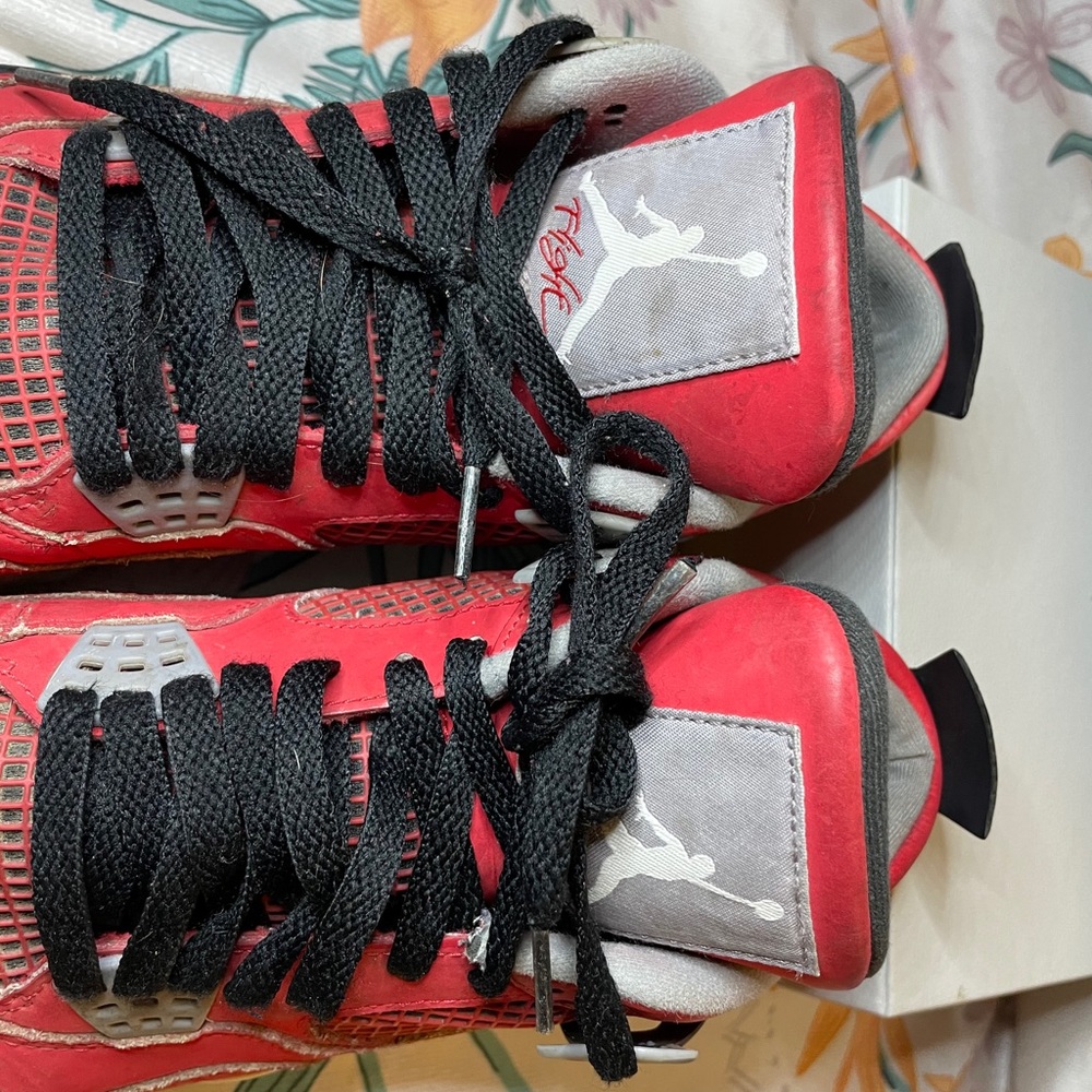 Jordan 4 - Picture 2 of 4